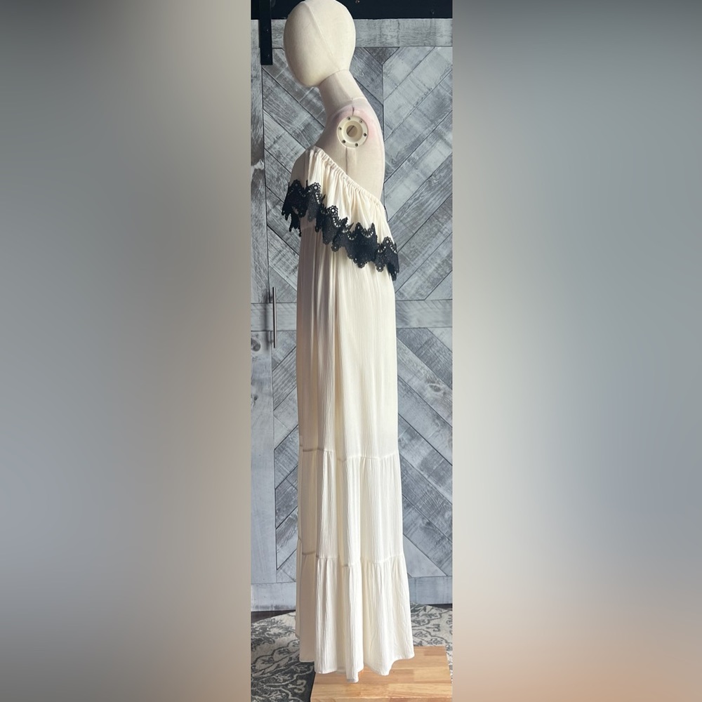 ROMEO + JULIET  COUTURE NWT  Off Shoulder Maxi Dress - Picture 5 of 12